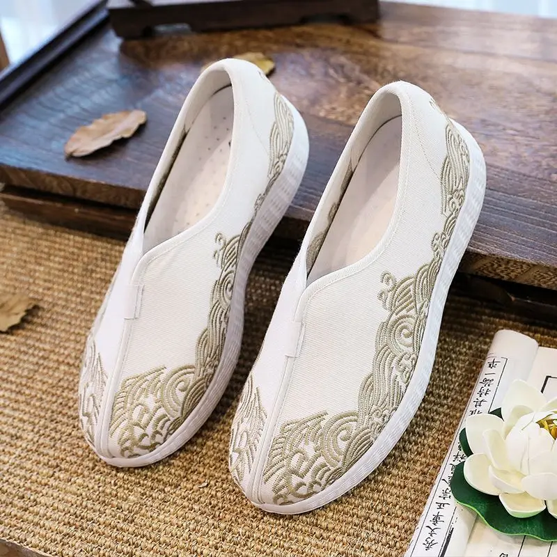 Vintage Chinese Ethnic Style Men Shoes Gold Embroidery Canvas Wing Chun Kungfu Shoes Casual Tai Chi Old Peking