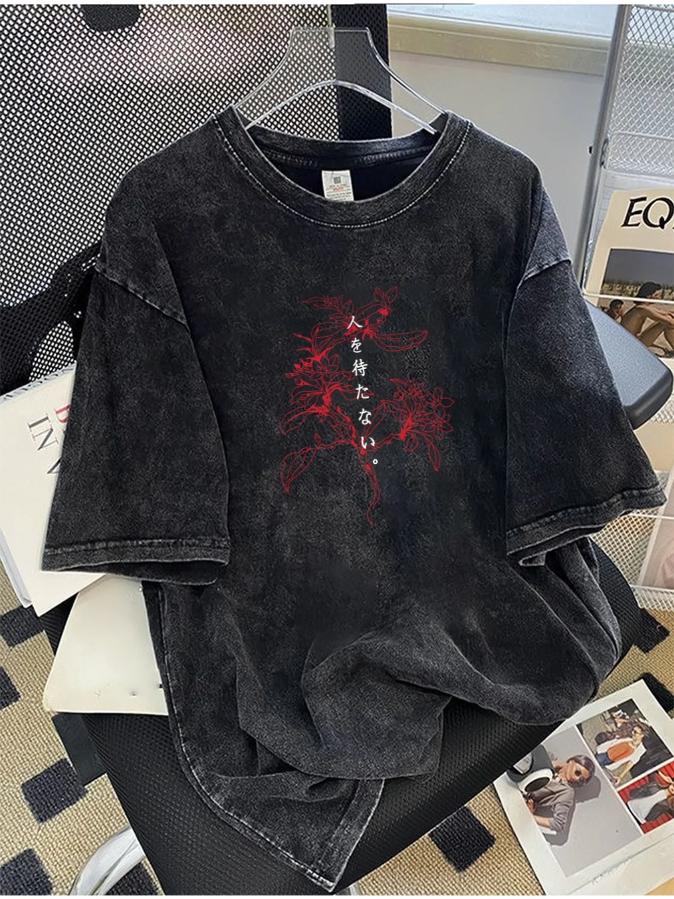 Herren Sommer-T-Shirt im japanischen Retro-Stil, Schwarz mit Roten Japanischen Schriftzeichen, Locker Geschnittenes Rundhals-T-Shirt für Street-Fashion-Enthusiasten