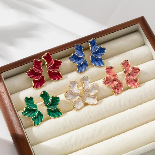 Metal Flower Cream Stud Earrings for Women Fashion Gold Color Plating Irregular Post Earrings Heavy Design Statement Earring 2