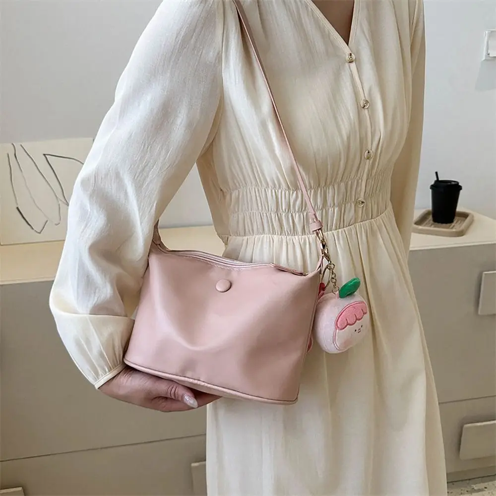 

with Pendants Single Shoulder Bag Large Capacity Winter Autumn Crossbody Bag Pu Leather Vintage Underarm Bag Women Girls