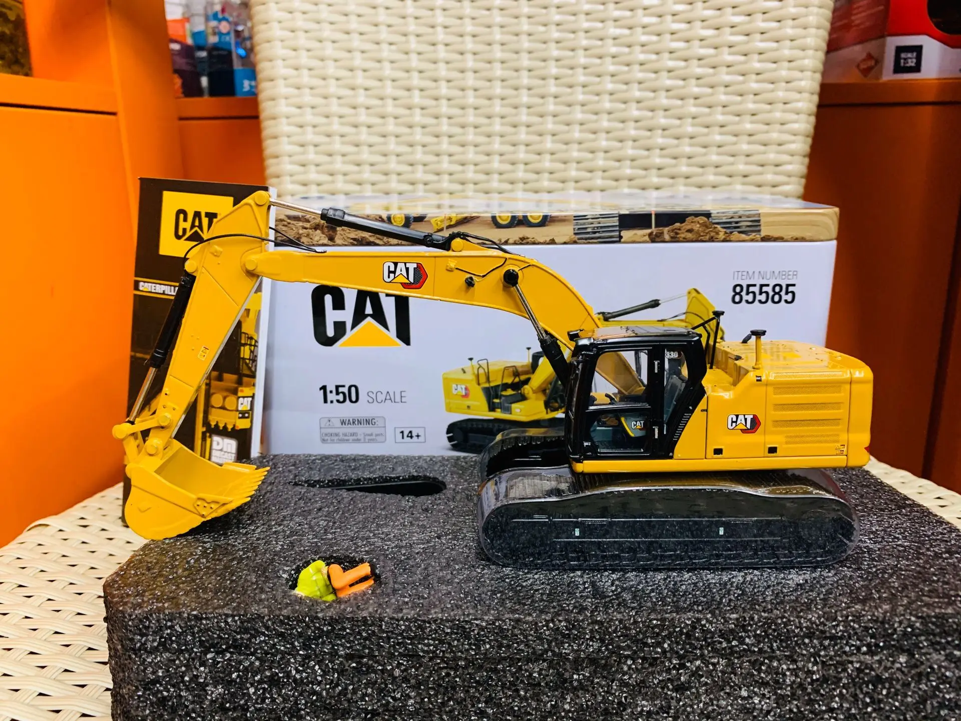 CAT 330 Hydraulic Excavator Next Generation 1:50 Scale By DieCast Masters 85585