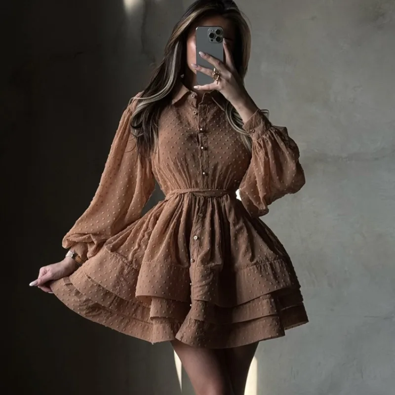 Elegante Abito da Donna Bordeaux a Pois Chic Primaverile con Maniche a Lanterna Lunghe, Volant a Strati, Stile Camicia, Mini Abito da Festa - Image 2