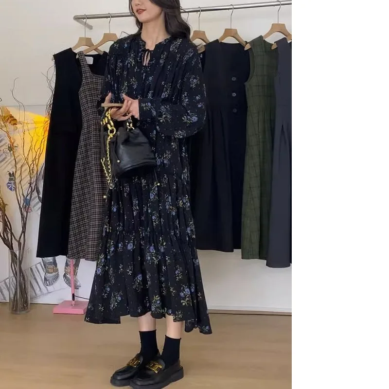 Robe à fleurs noire de Style Hepburn haut de gamme pour femmes, début du printemps 2024, nouveau col en v, taille haute, jupe longue à bas ample_voghion.com