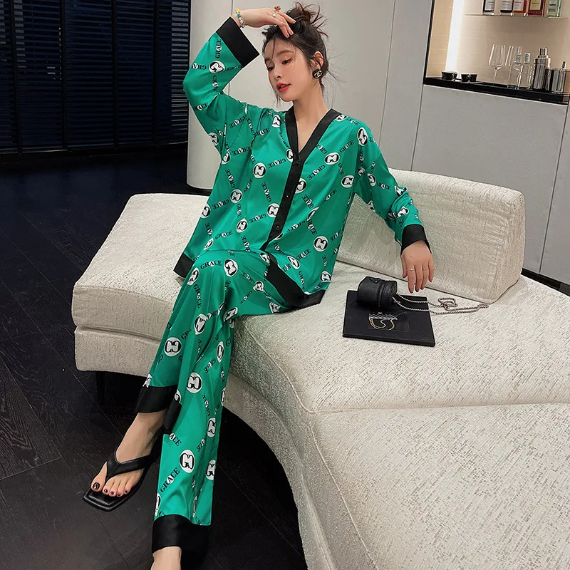 

2024 Spring and Autumn New Ice Silk Pajamas Women's Fashion Long sleeved Thin Kimono Collar Set Korean Edition Casual Home Fury