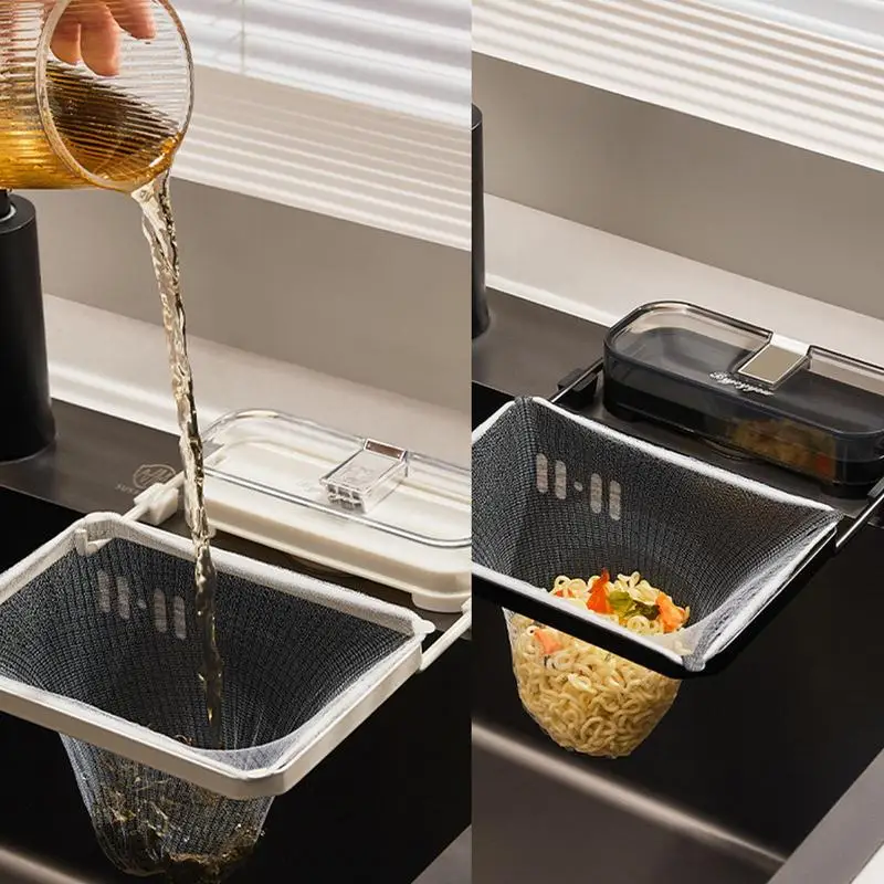 

Ситечко для слива овощей и фруктов на кухонной раковине