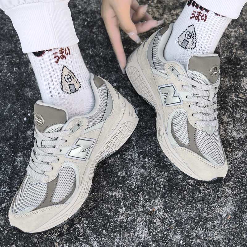 Retro men's shoes, sports versatile and durable women's casual couple height increasing