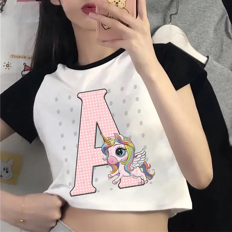 

Женская футболка с коротким рукавом, круглым вырезом и принтом букв английского алфавита
