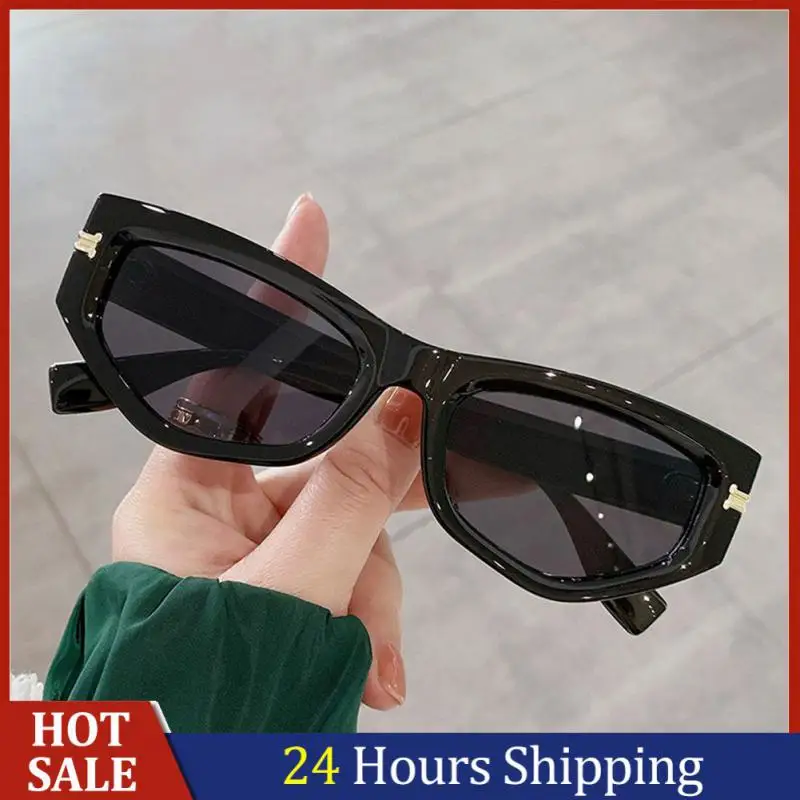 

Fashion Square Sunglasses Woman Men Personality Vintage Sun Glasses Female Travel Shades Retro Camping Hiking Oculos De Sol
