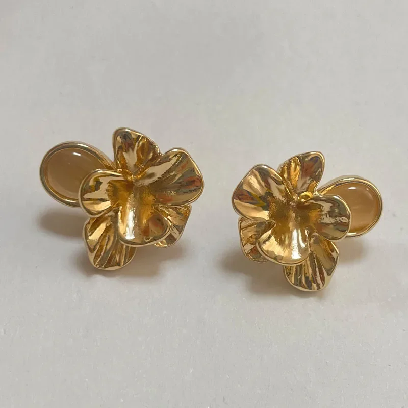 Boucles D'oreilles Pétales En Métal Gris - Sans Nickel, Référence N°159, Neuves Avec étiquettes