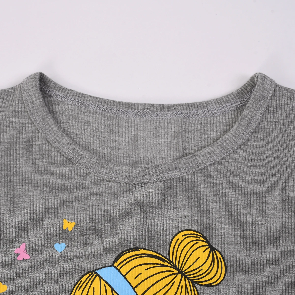 طقم بيجامة ضيقة بأكمام طويلة وطبعة فتاة كرتونية رمادية، مناسبة للأعمار من 3 إلى 9 سنوات