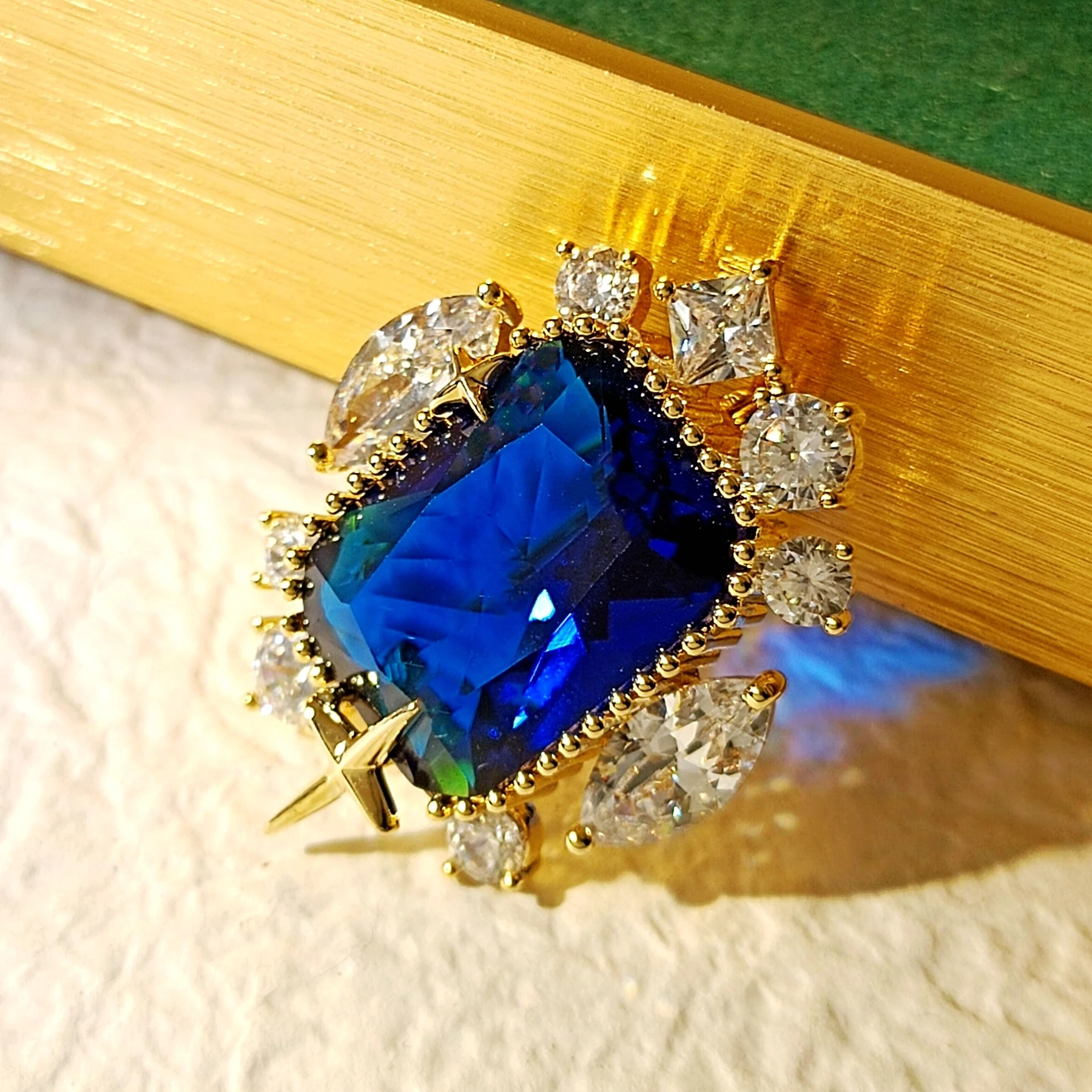 Stunning Cluster Stylish Blue Stone Art Deco Collar Pin Lapel Accessory