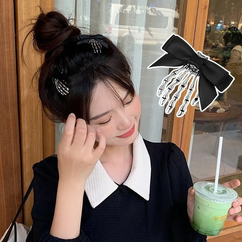 Gothic Skull Claw Hair Clips for Women Punk Y2K Sweet Cool Black Bowknot Hairpin Holloween Party Girl Hair Accessoires Headwear
