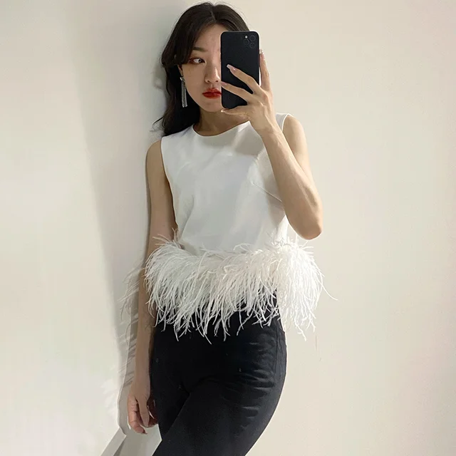efu FEATHER SLEEVELESS TOP