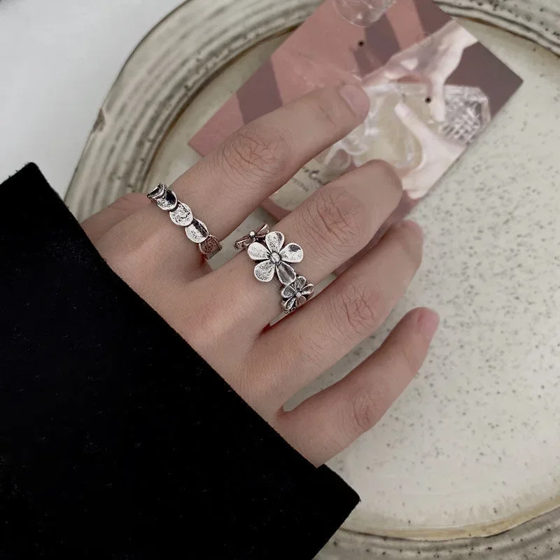 

Women's Korean Edition Personalized Simple Versatile Temperament Ring Vintage Cool and Handsome Flower Opening Ring