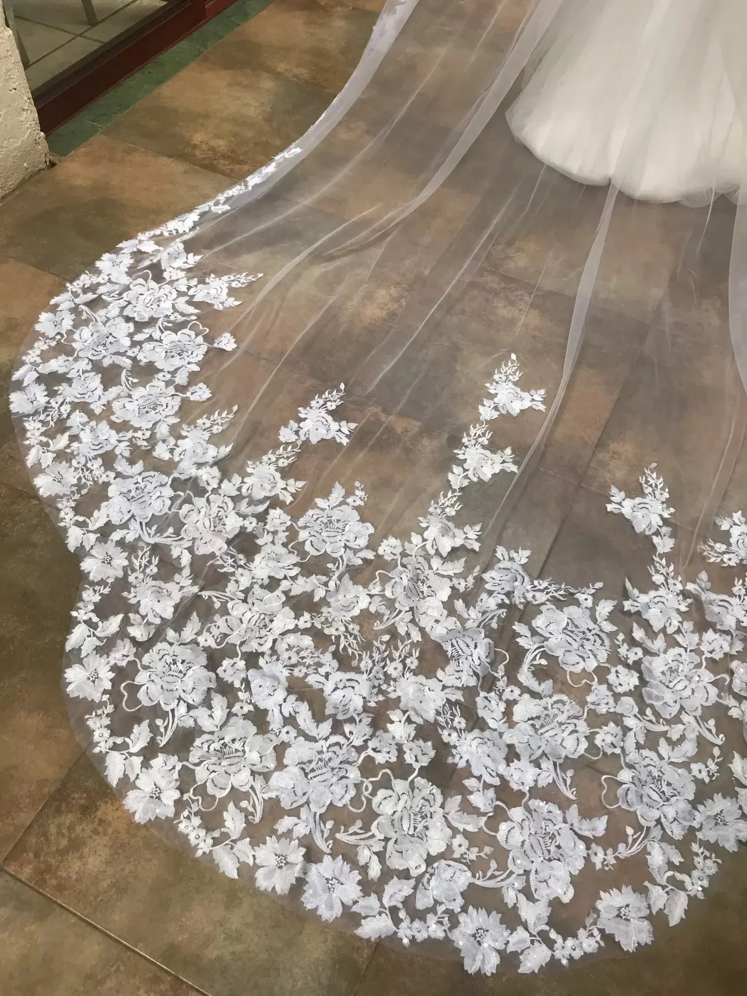 Bridal Veil Long Bridal Veil 1 Tier Wedding Veil Comb Cathedral Lace Appliques Scalloped 300cm Bride Accessories