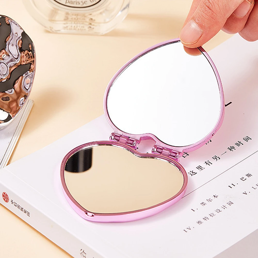 미니 하트 모양 접이식 메이크업 거울 미니 포켓 휴대용 여행용 거울 자석 잠금장치 양면 화장 거울
