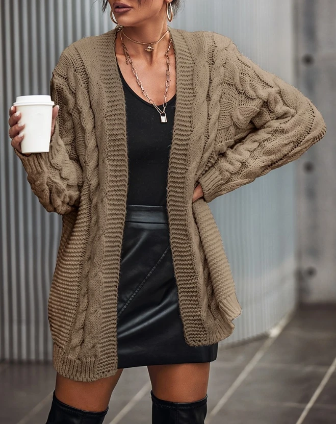 Рисунок 3 - Женский вязаный кардиган с длинным рукавом