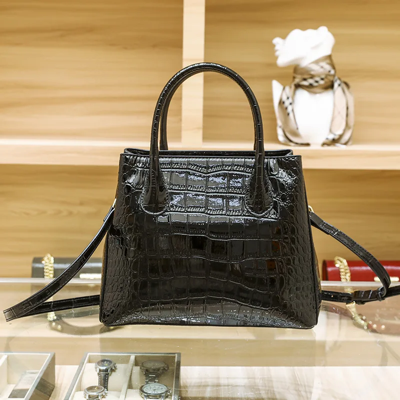 

Женская сумка из высококачественной кожи крокодила, новинка, вместительная сумка для мам, сумка через плечо, модная сумка на плечо
