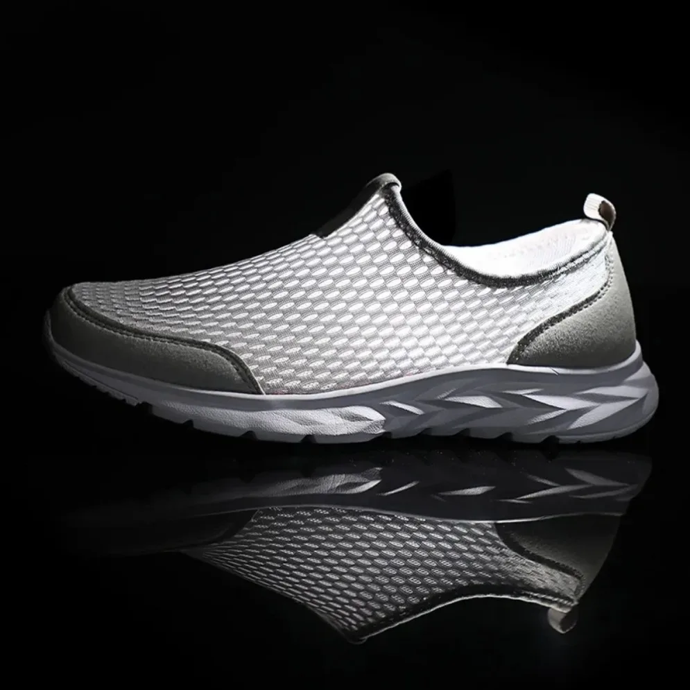 2026 새로운 신발 남성 로퍼 가벼운 걷기 통기성 여름 편안한 캐주얼 신발 남성 운동화 Zapatillas Hombre Plus