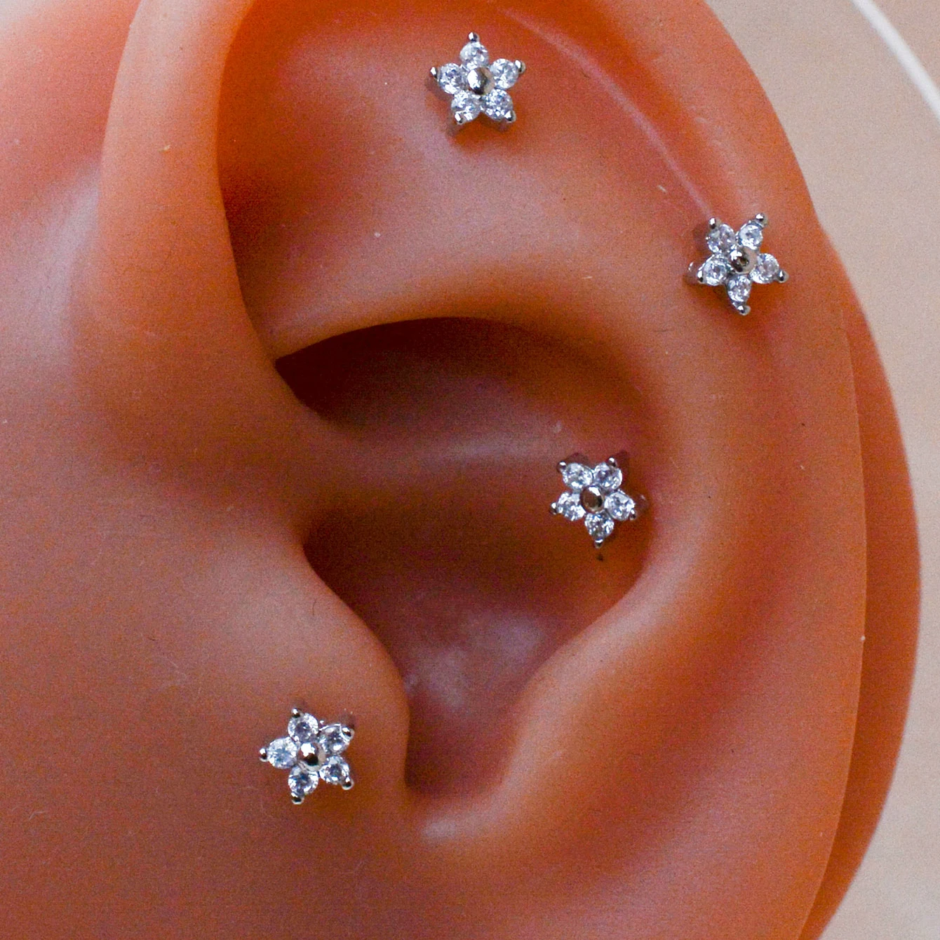1Pcs 20G Stern Blume Helix Knorpel Ohrringe Edelstahl Zirkon Conch Rook Flache Tragus Stud Für Frauen körper Piercing Schmuck – Detail 6