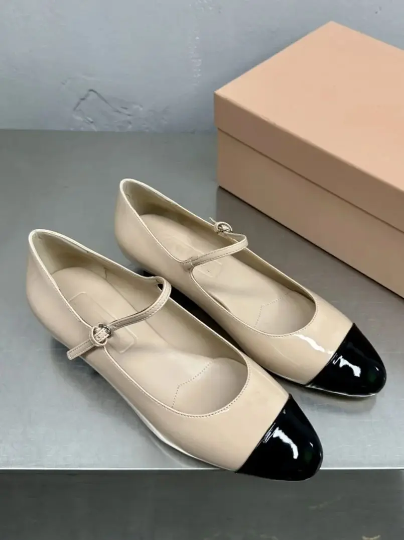

New pointed middle heel small leather shoes, casual and comfortable buckle, college style Lefu shoes, female professional women