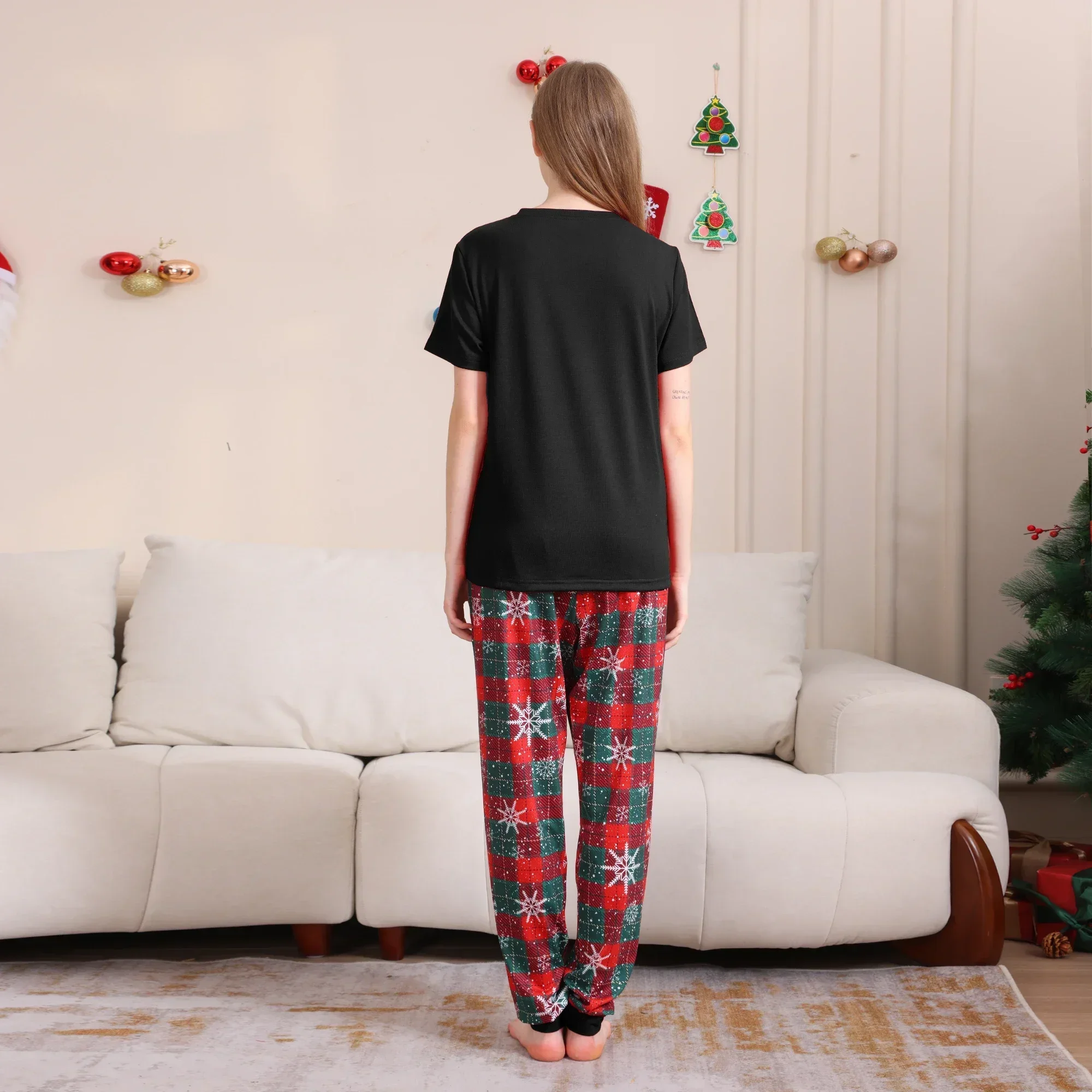 thumbnail image 5 of Conjunto de pijama a juego con estampado de Feliz Navidad para mamá, hija, papá e hijo, camiseta de manga corta y pantalones, traje de 2 piezas, pijama de aspecto familiar navideño, 5 of 5
