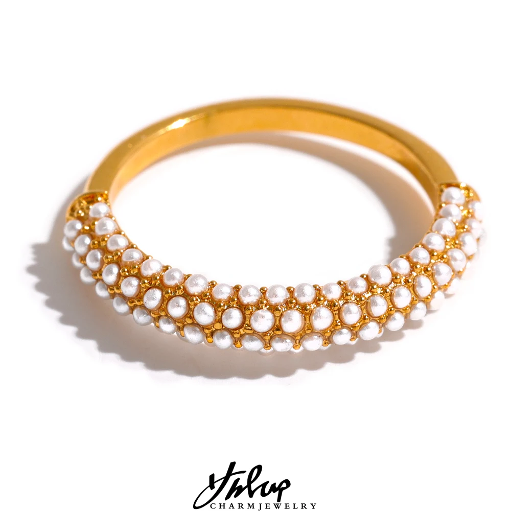 Shine with the elegant Loulou ring