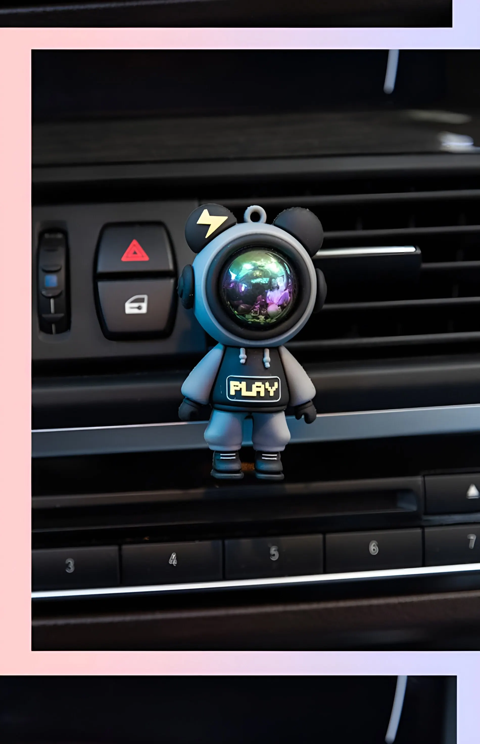 Car decoration accessories Lightning Violent Bear Doll Outlet Perfume Clip Cartoon Astronaut Car Chain Couple Bag Pendant Creative Auto Accessories