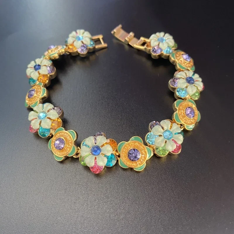 

European and American Fashion Trend New Sweet, Romantic, Sweet, Shiny Water Diamond Green Flower Enamel Glaze Buckle Bracelet