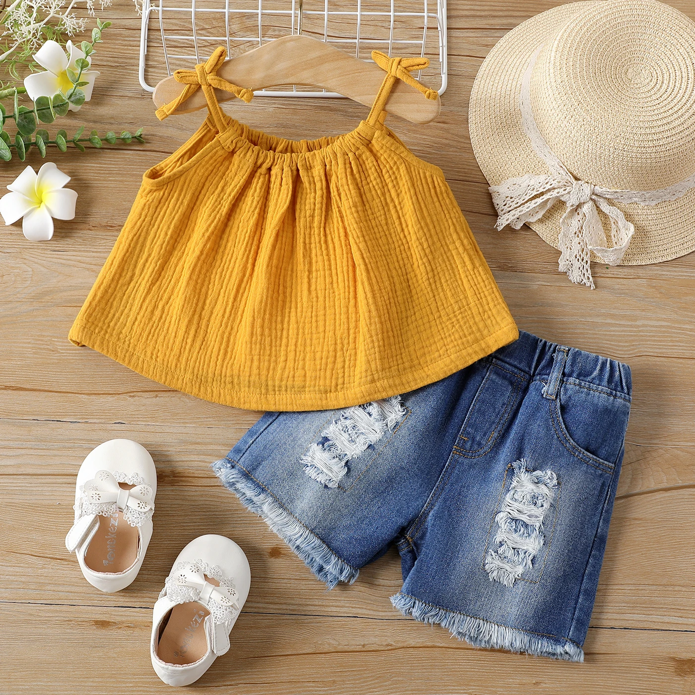 

PatPat 2pcs Baby Girl 100% Cotton Crepe Cami Top and Raw Hem Ripped Denim Shorts Set