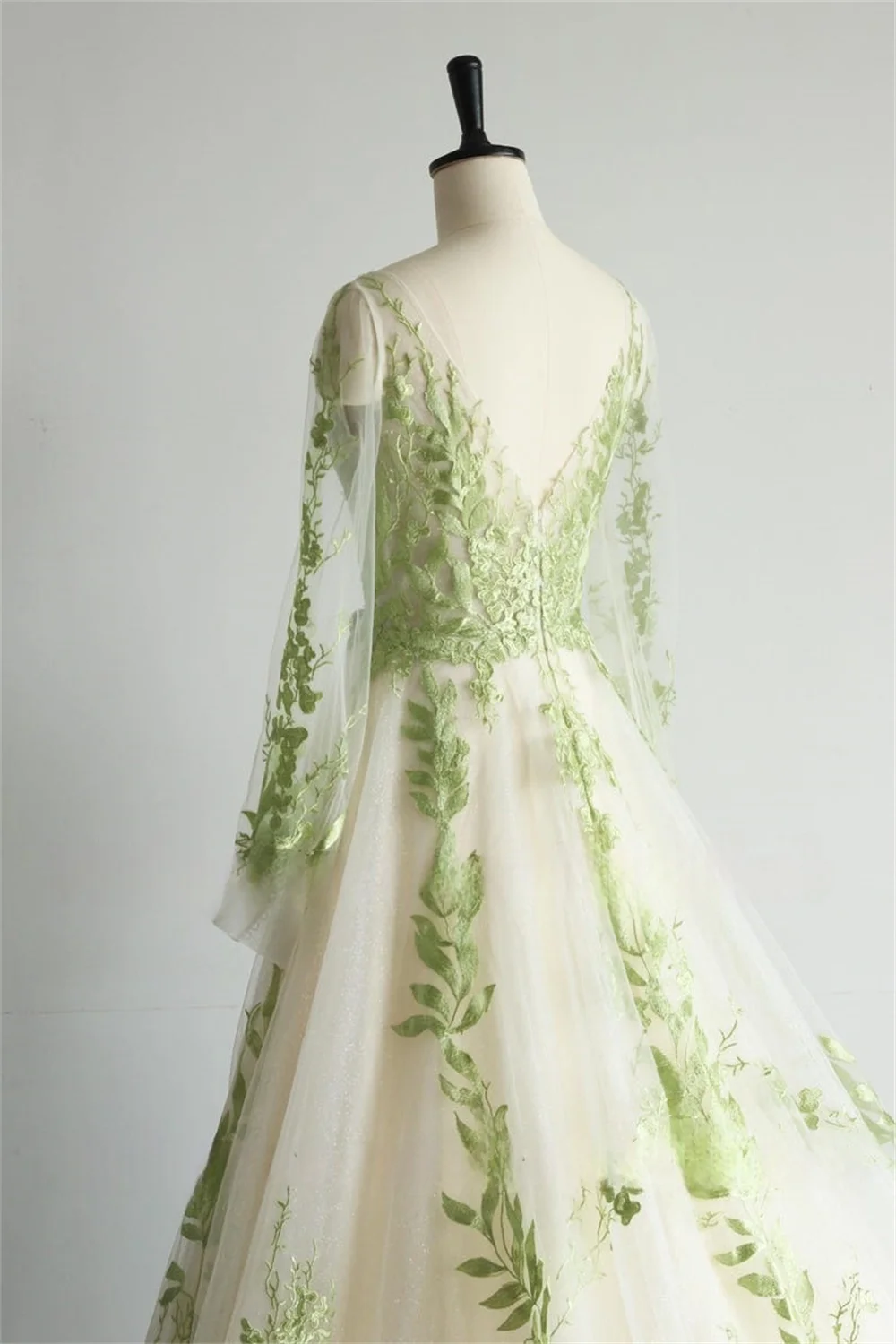 Customized Light Green Leaf Embroidery Wedding Dress V Neck Long Sleeves vestidos de novia A-line Backless Court Train Formal