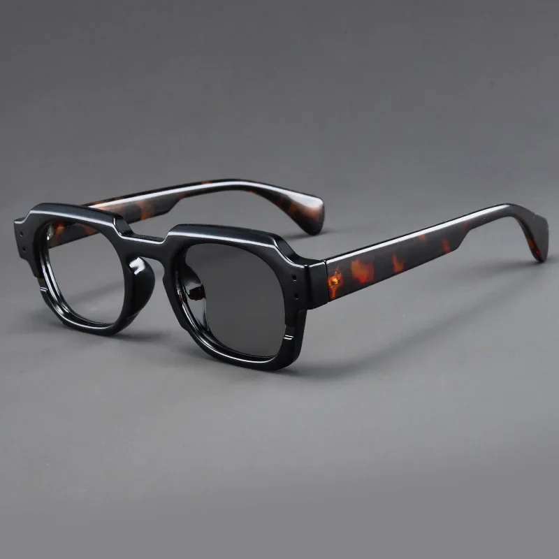 Stylish Oversized Photochromic Grey-tinted Reading Glasses for Trendy Eye Protection