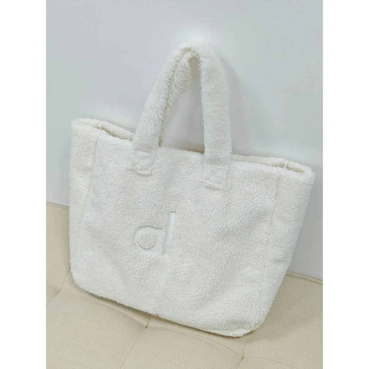 Yoga bag Foxy Sherpa Tote Plush Camel Handbag Comfortable Large Capacity Makeup Bag Autumn Winter Plush Shoulder Bag-storage bag