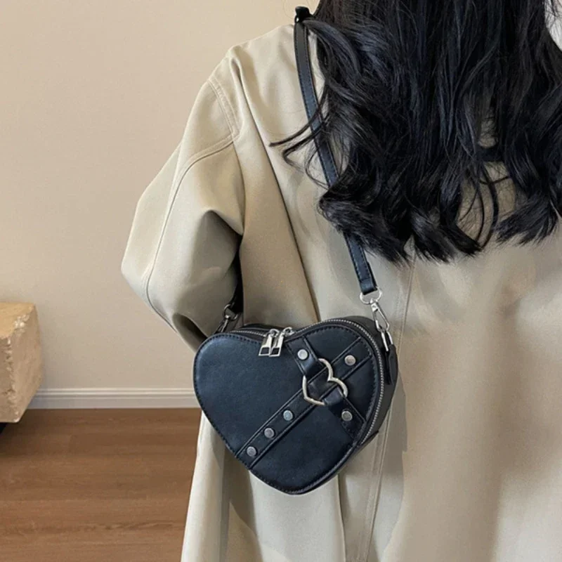 Vintage Y2K Small Chain Rivet Shoulder Bag Heart Shaped Purse Handbag Red PU Leather Gothic Tote Bag Fashion Women Crossbody