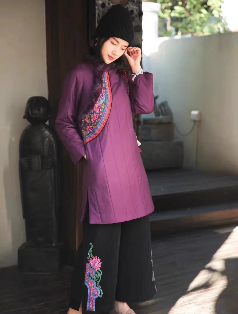 

Лидер продаж, зимняя длинная стеганая куртка для женщин, в национальном стиле, с меховым воротником-стойкой, легкое теплое пальто, черная стеганая куртка с вышивкой