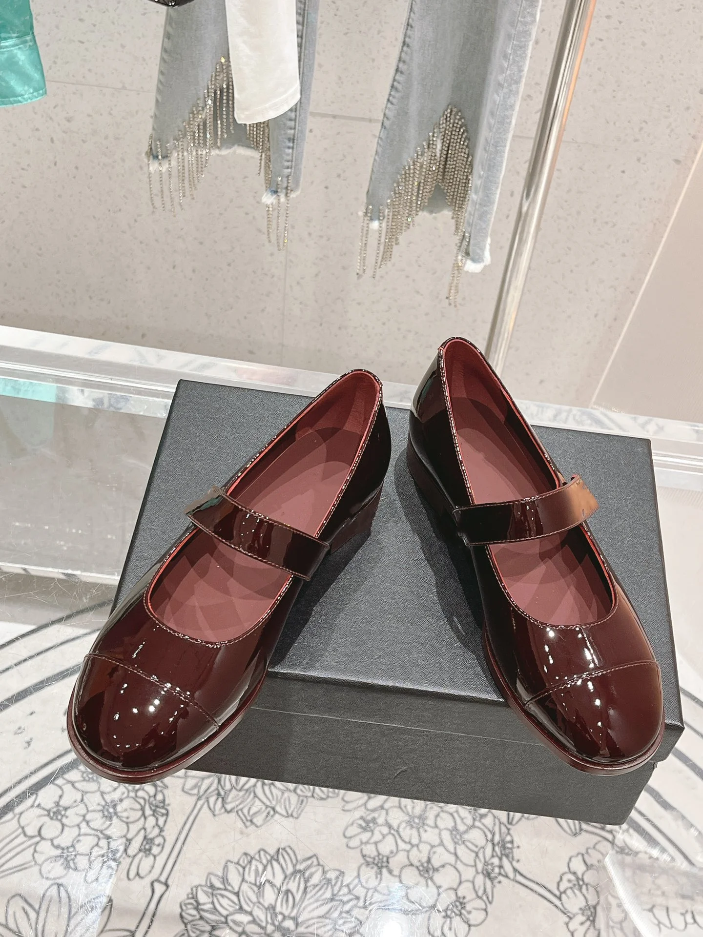 

2024 New Women's Mary Jane Pumps Glossy Patent Leather Upper, Sheep Leather Lined Footbed, Genuine Leather Sole, Sizes 35-40