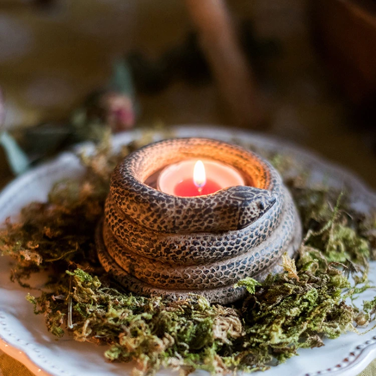 coiled small snake ornaments, flower ware, alternative decorative gifts, grocery garden creativity_voghion.com