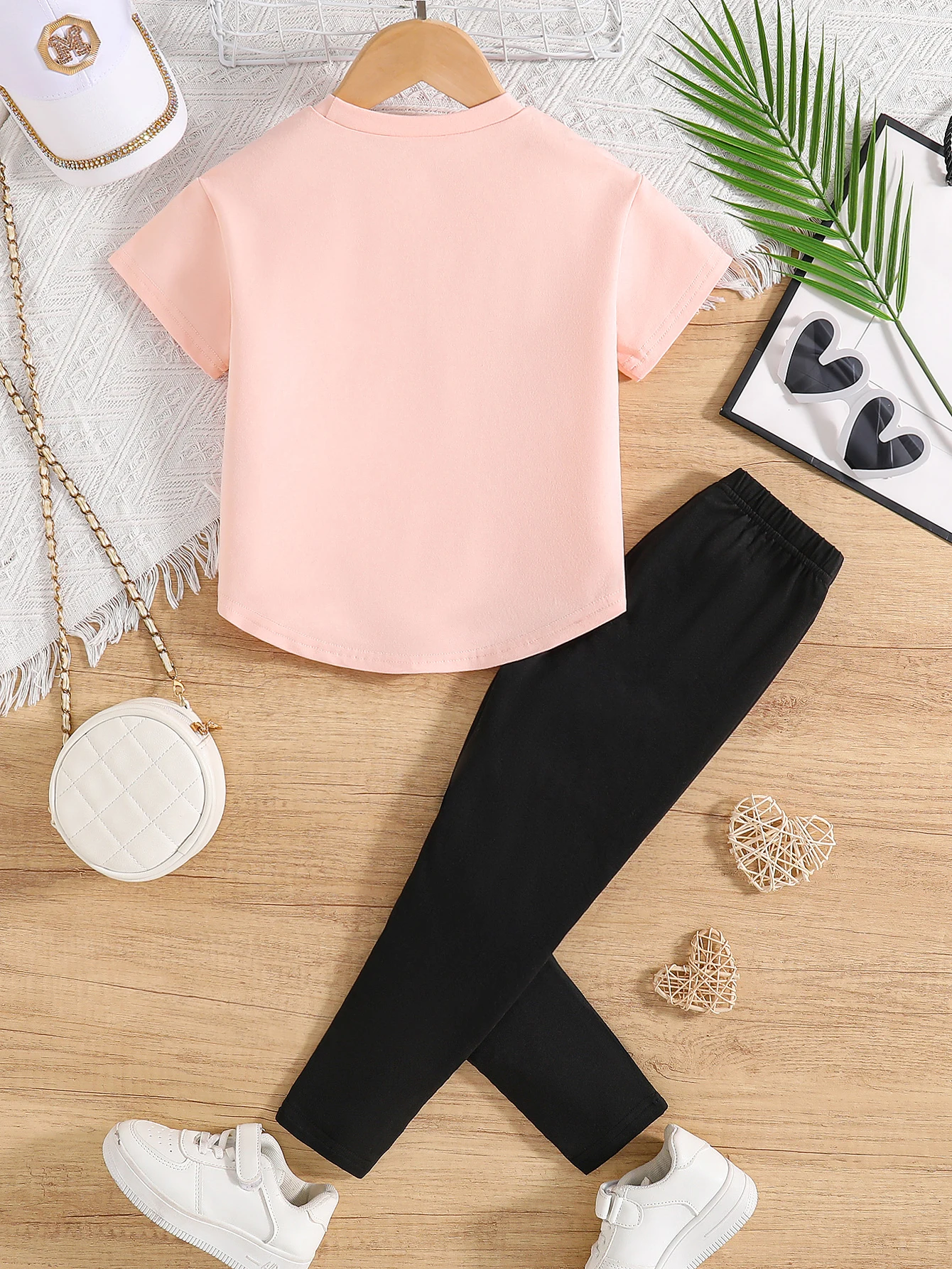 Printed Top & Solid-Color Casual Pants for a Fun Summer Look 2