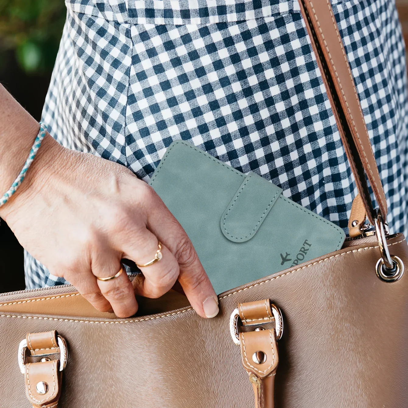 Elegant RFID Blocking Passport Holder Wallet – Luxury PU Leather Travel Accessory