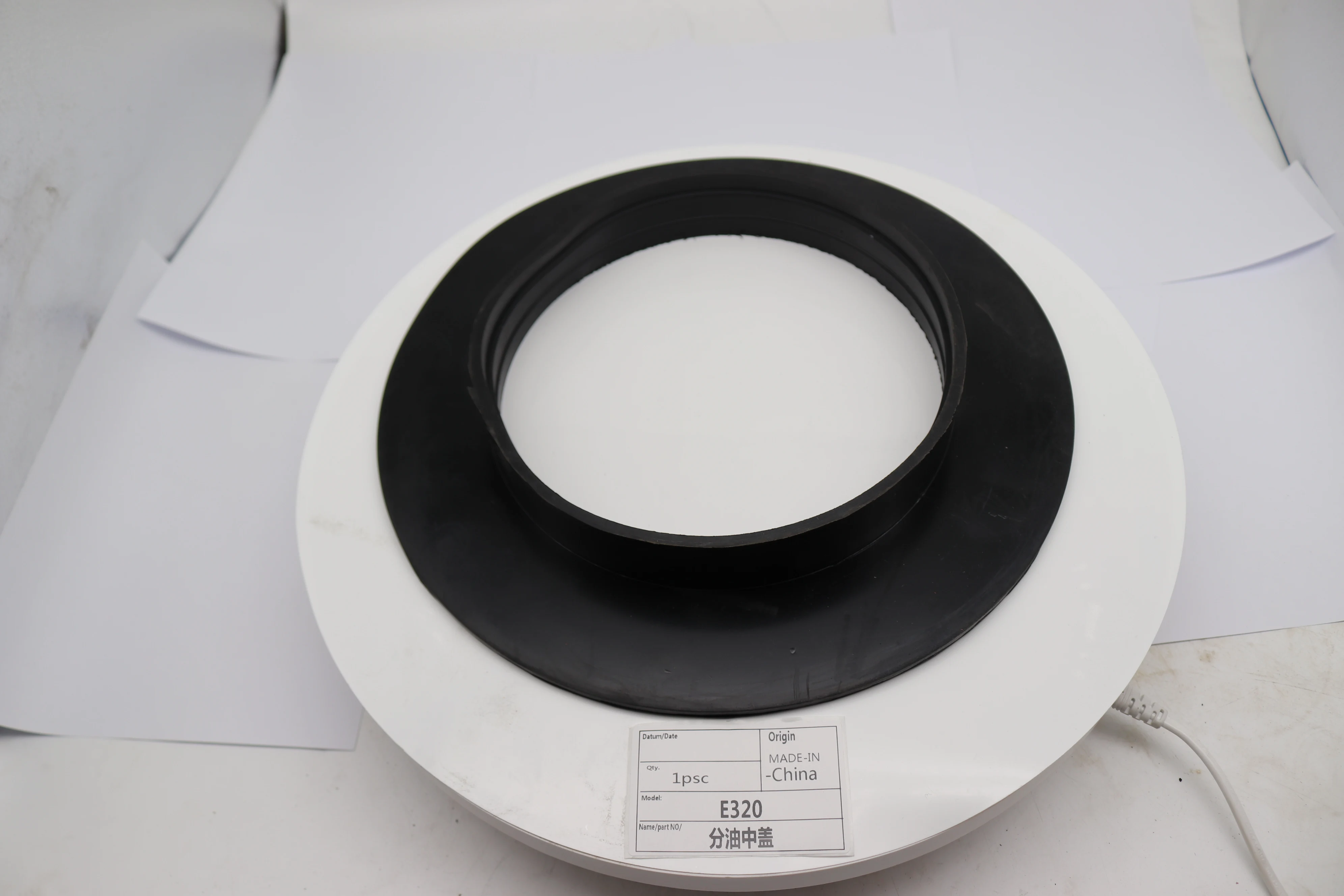 

Excavator accessories for CAT oil separation medium rubber cover for E320