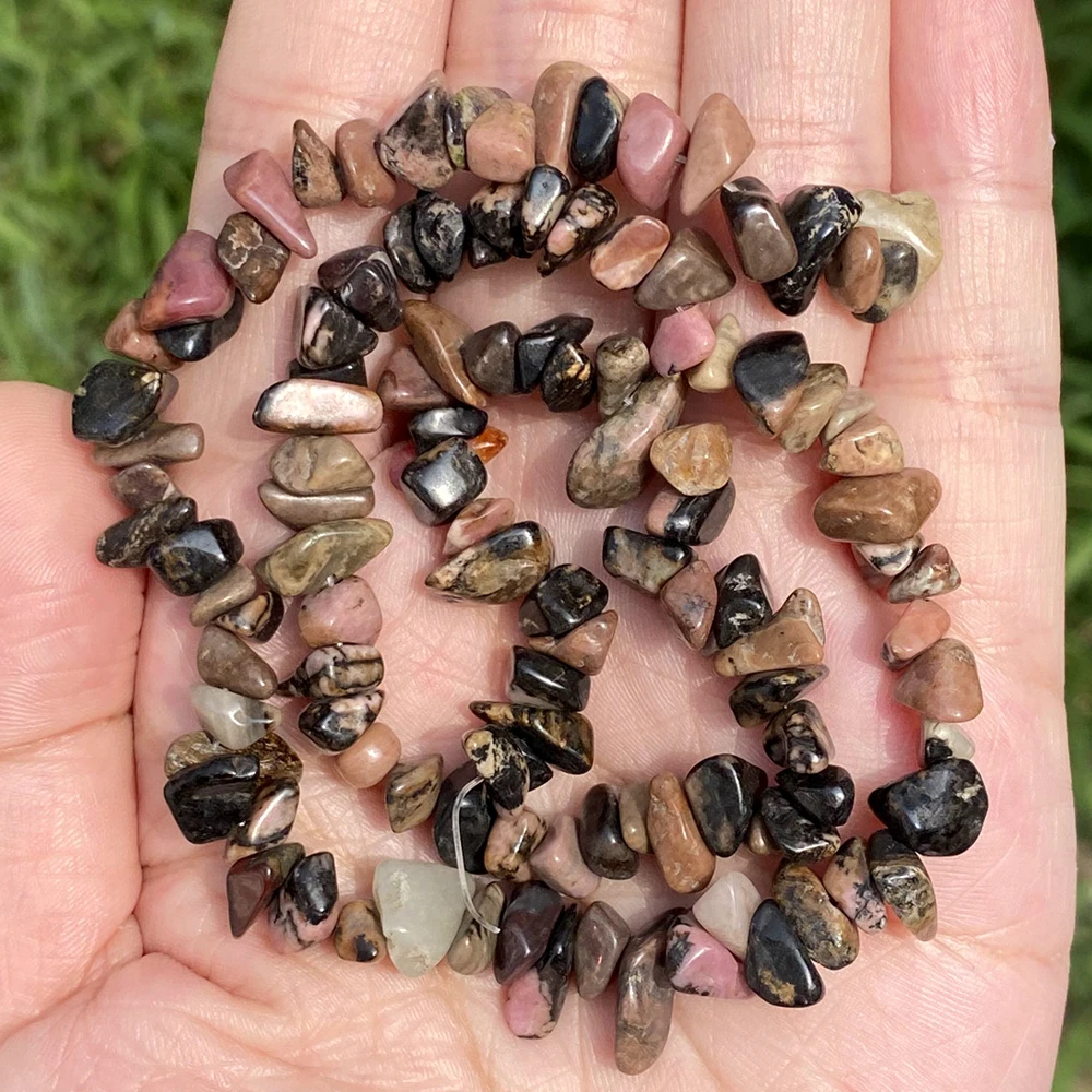 thumbnail image 1 of Cuentas de piedra de chips naturales, cuentas irregulares de grava, amatistas y granates para hacer joyas, accesorios para pulseras y collares, 16 pulgadas, 1 of 5