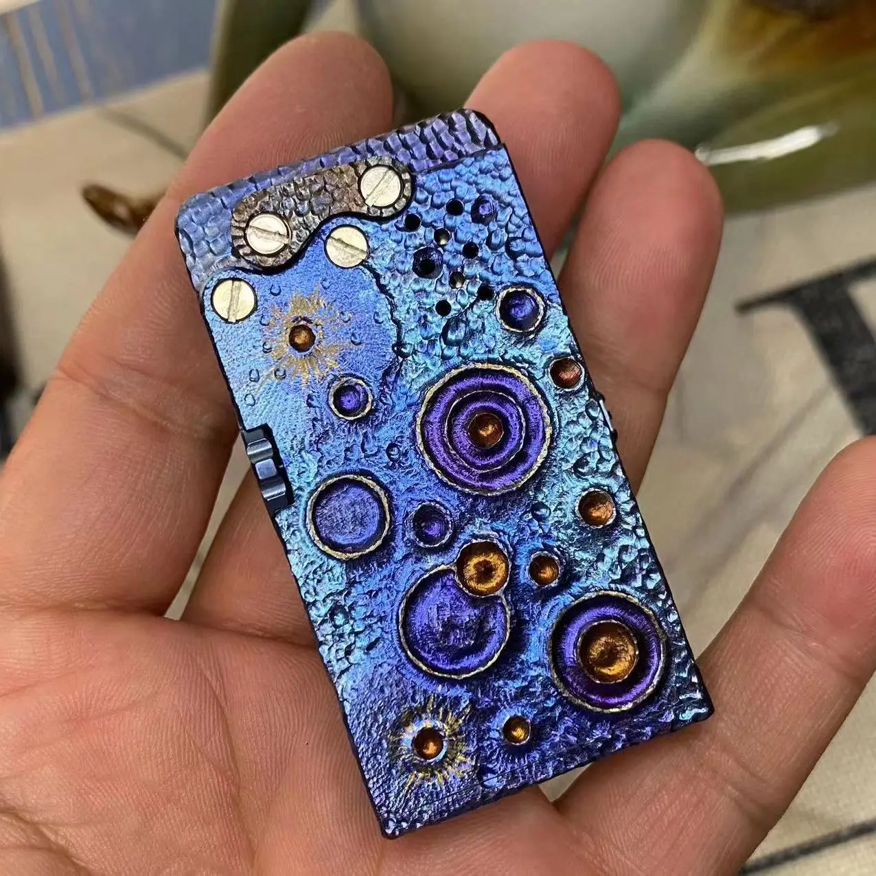 

Rainbow Cool Personality Annular Titanium Alloy Mechanical Injection Fuel Lighter