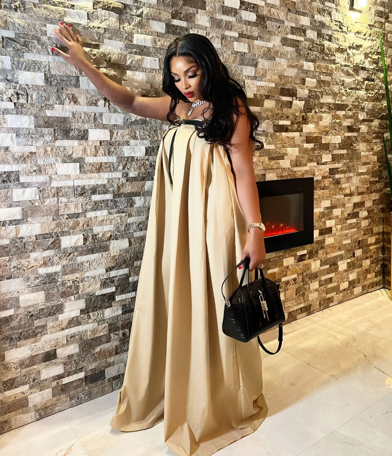 Рисунок 4 - Комбинезон женский с открытыми плечами