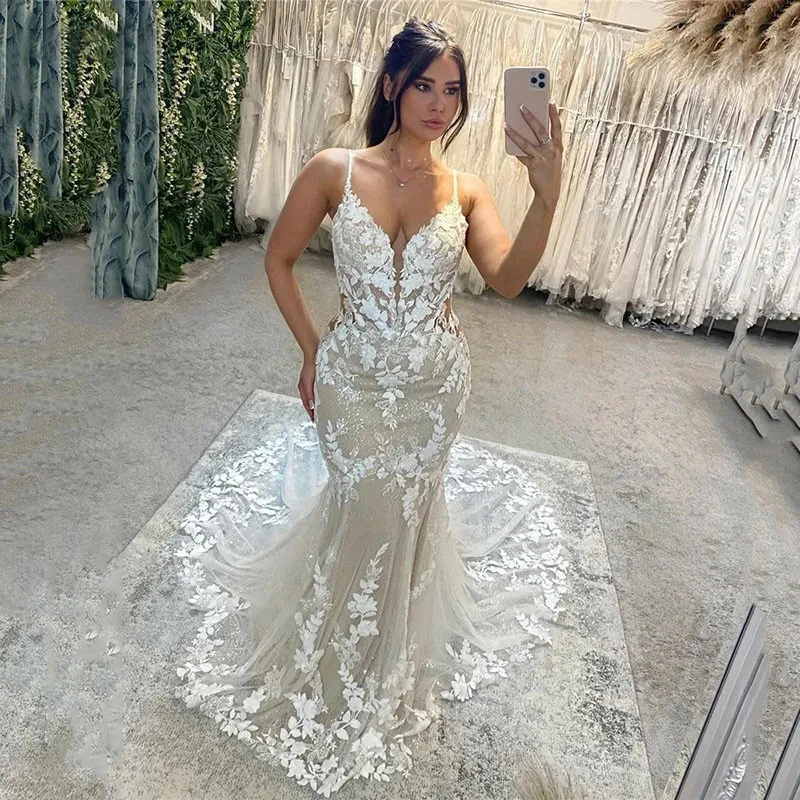 

Sexy Lace Mermaid Wedding Dresses Shiny Spaghetti Straps Bridal Gowns Sweep Train Vintage Appliques Country Wedding Gowns