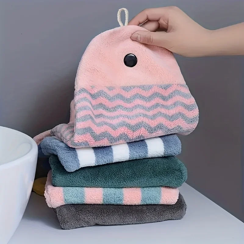 1 Stück niedliche handtuchförmige Handtücher in Fischform – weiches und saugfähiges Korallenfleece zum Aufhängen mit Streifenmuster, perfekt für das Badezimmer – Detail 4