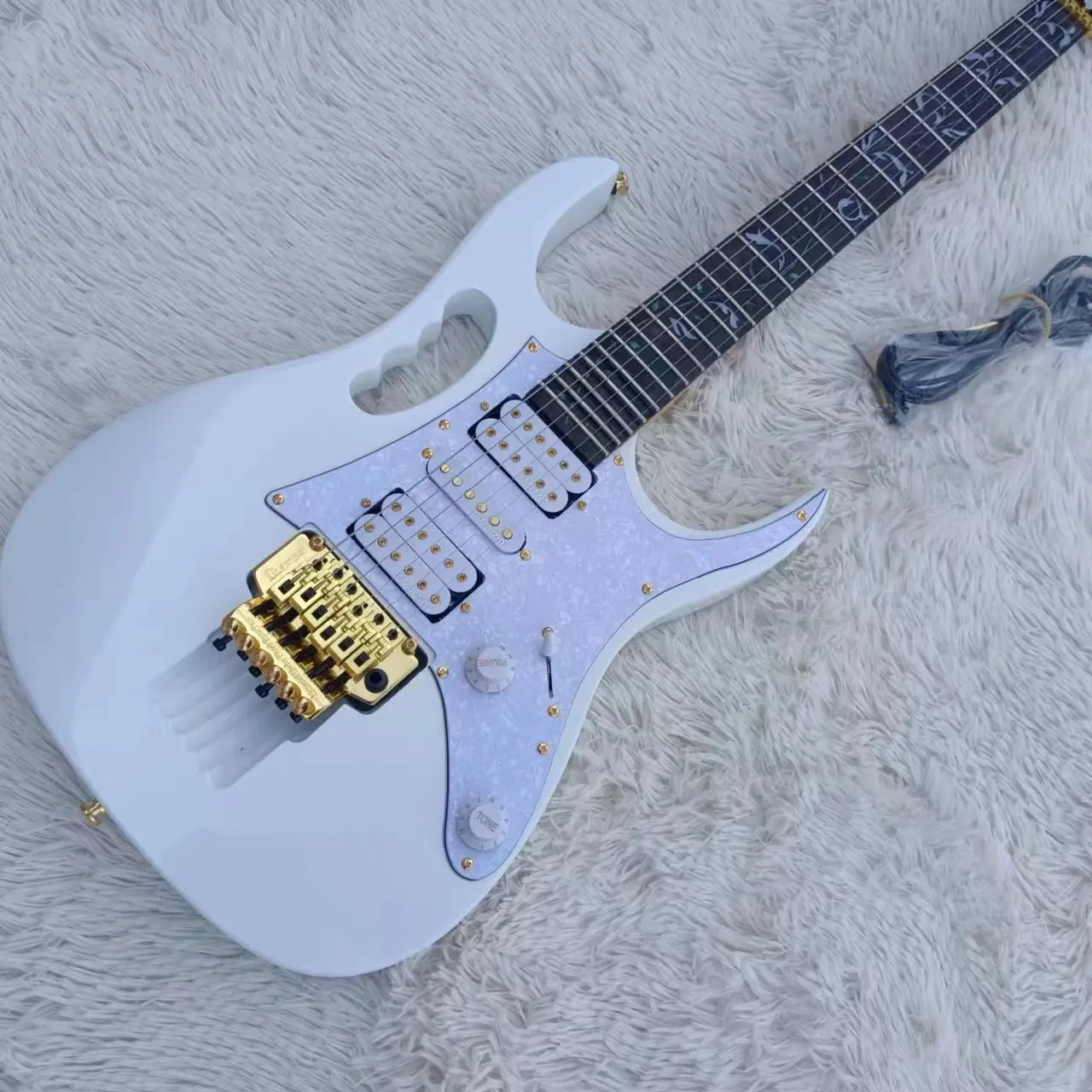 

Factory customized high-quality 6-string white electric guitar available in stock for free delivery