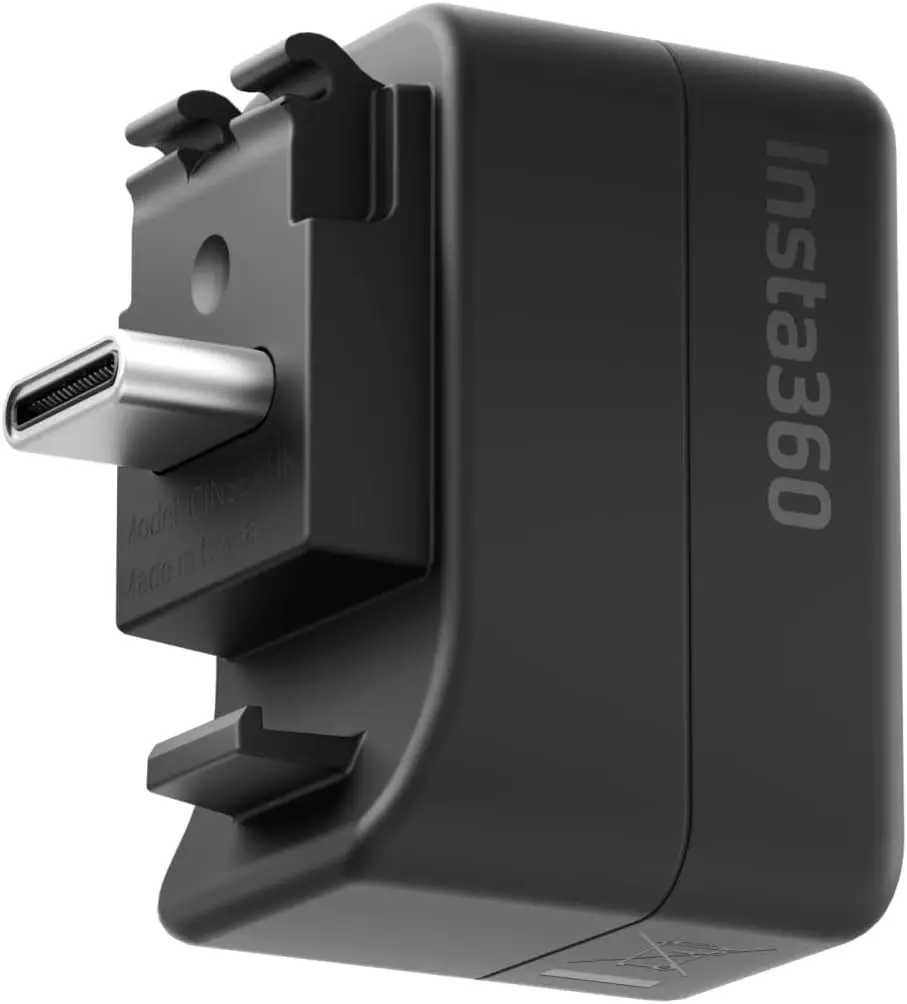 Insta360 X5/X4/X3/ACE PRO 마이크 어댑터 3.5mm 오디오 포트 및 USB-C 포트를 사용하여 마이크를 연결하고 카메라를 충전합니다.