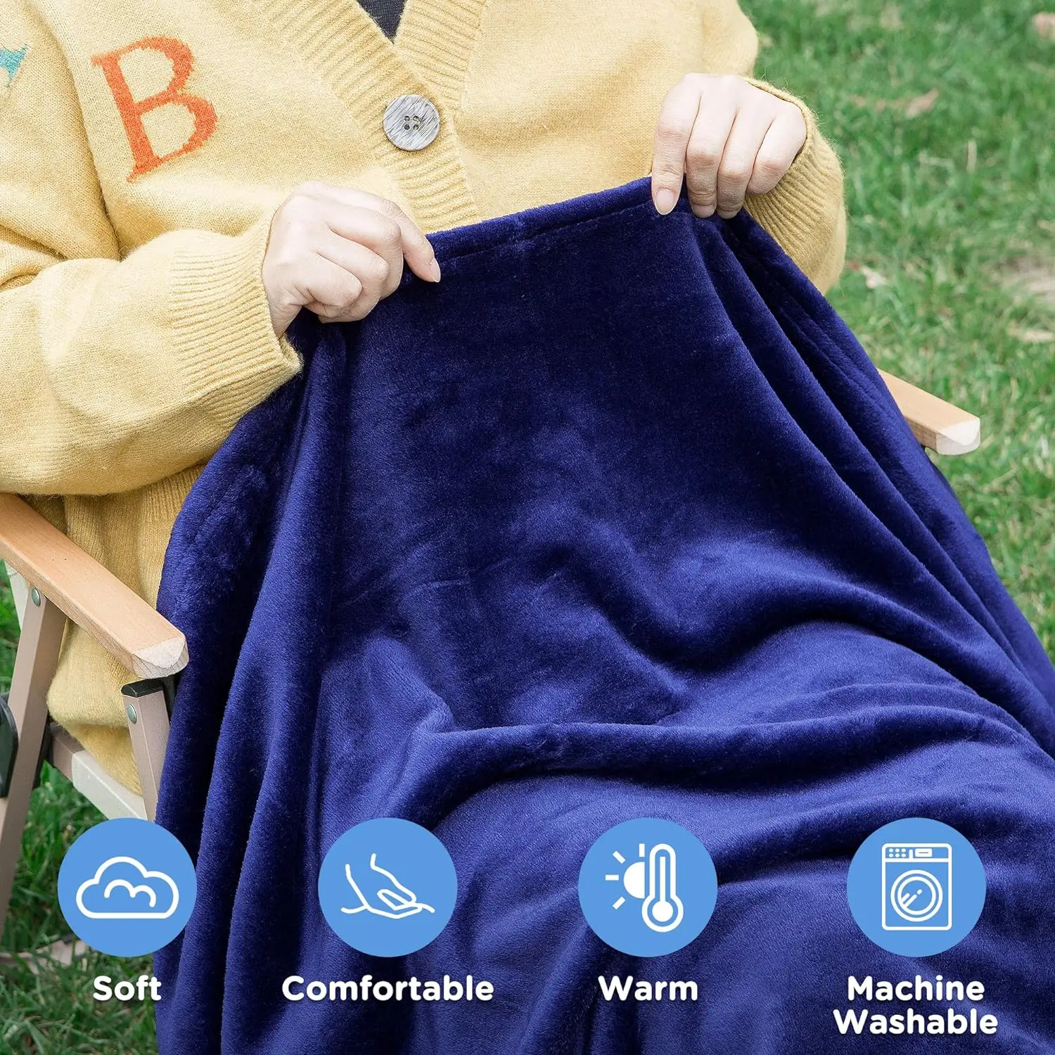 2 In 1 Travel Pillow and Blanket 3