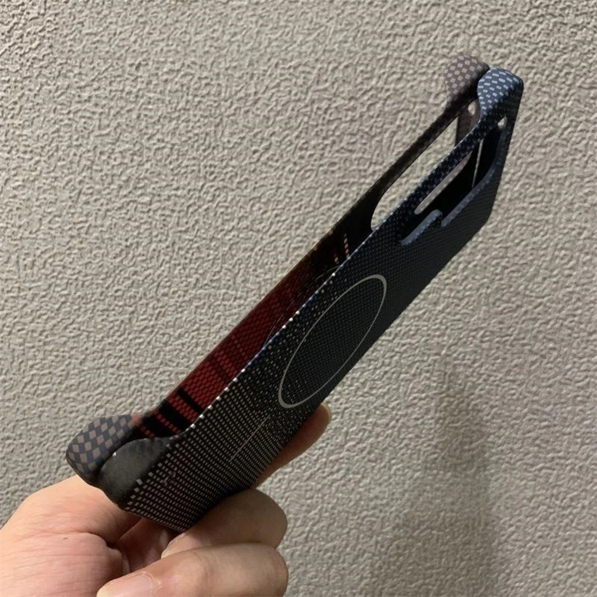 Frameless Kevlar Carbon Fiber Magnetic Phone Case with Wireless Charging Compatibility