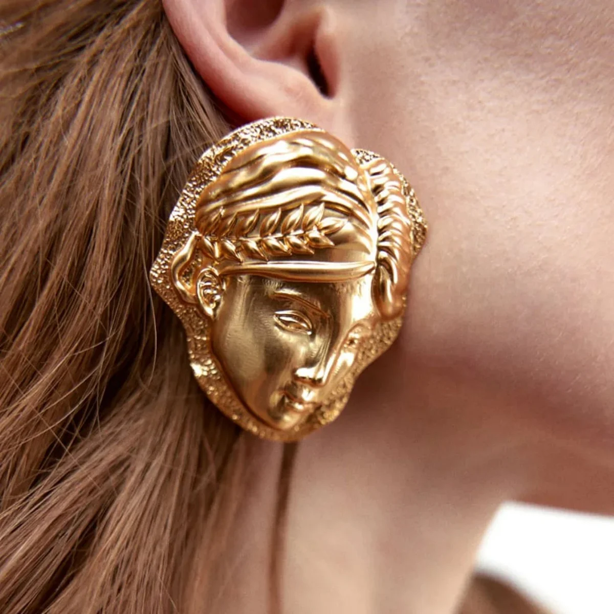 

New Golden Raised Face Shape Metal Earrings Women Indian Vintage Statement Punk Big Baroque Earrings Jewelry Decorative Props